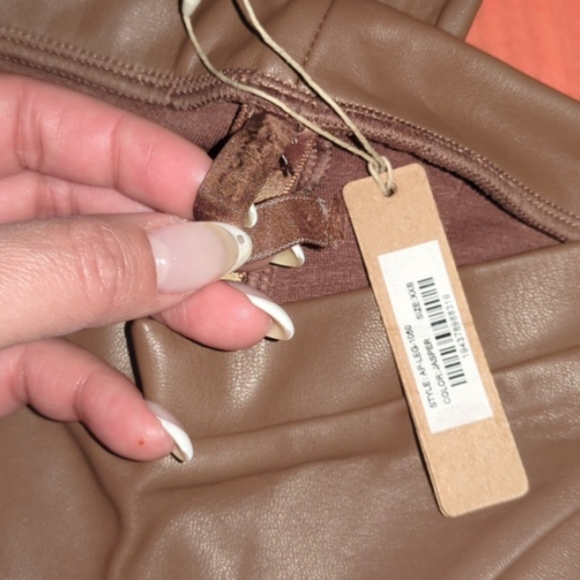 NWT SKIMS FAUX LEATHER SEAMED BOOT CUT PANTS IN JASPER - Picture 7 of 7